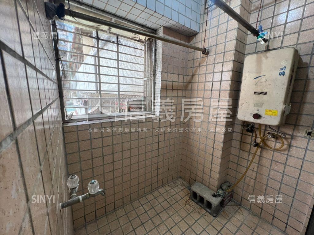 低總價龍鳳世家三房珍藏宅房屋室內格局與周邊環境