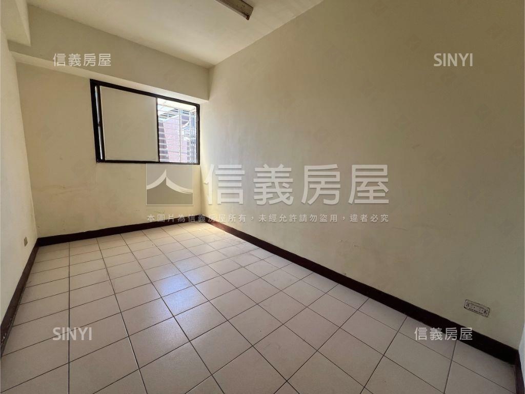 低總價龍鳳世家三房珍藏宅房屋室內格局與周邊環境