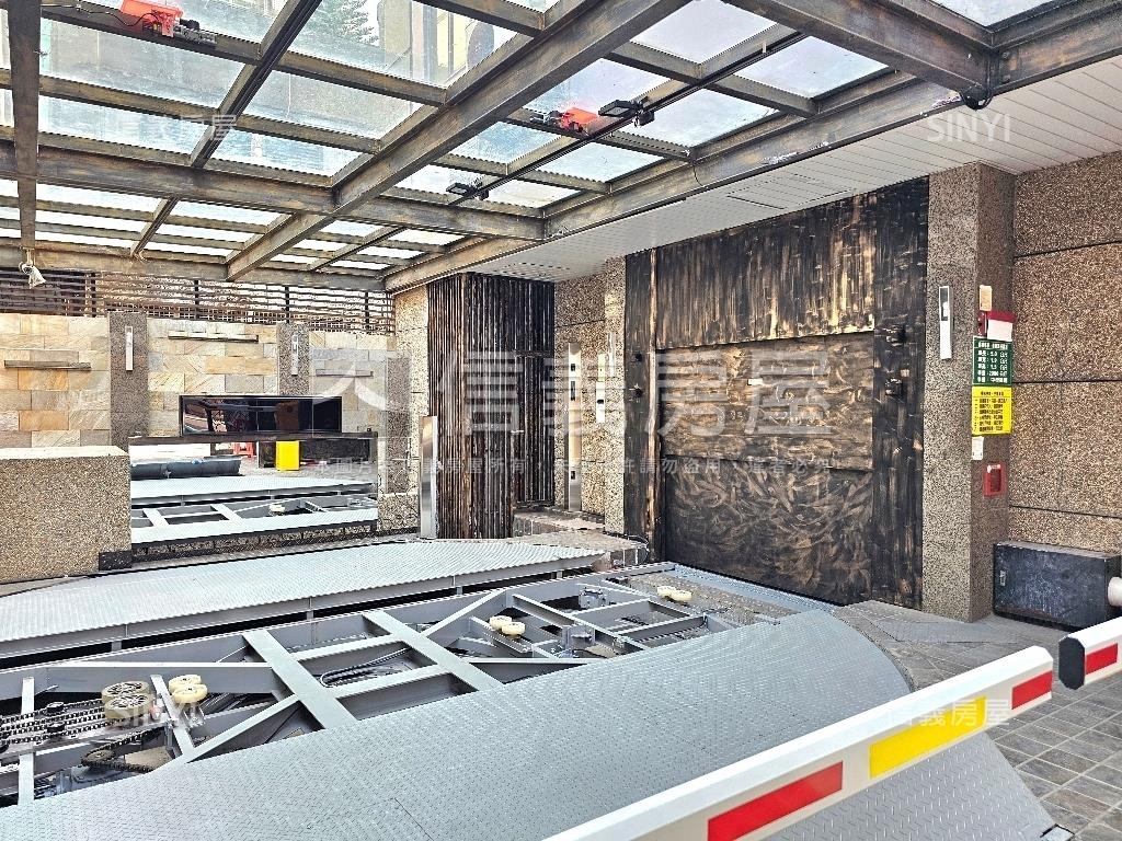 世紀風華車位已更新房屋室內格局與周邊環境