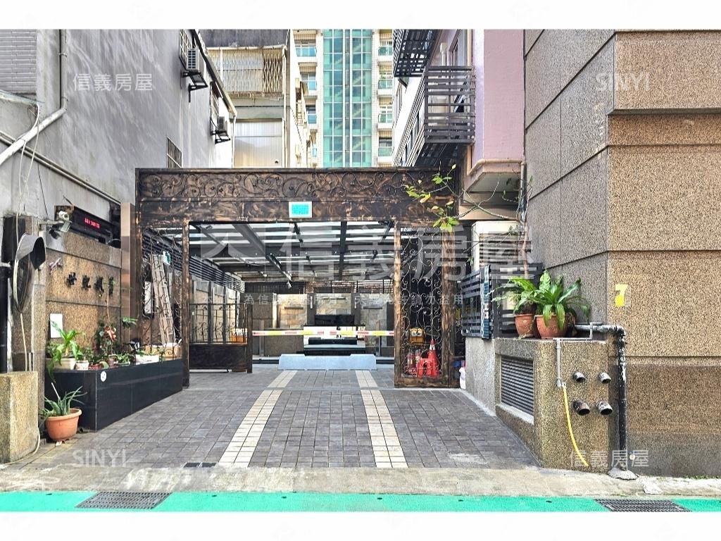 世紀風華車位已更新房屋室內格局與周邊環境