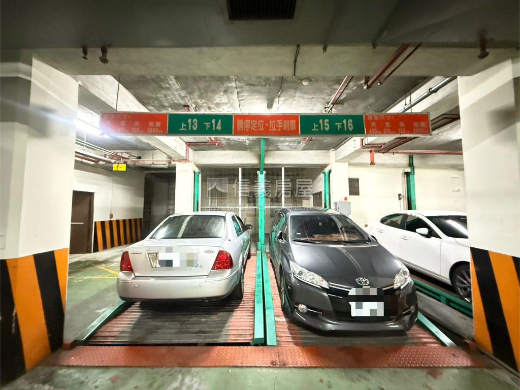 近文華高中捷運三房車位房屋室內格局與周邊環境