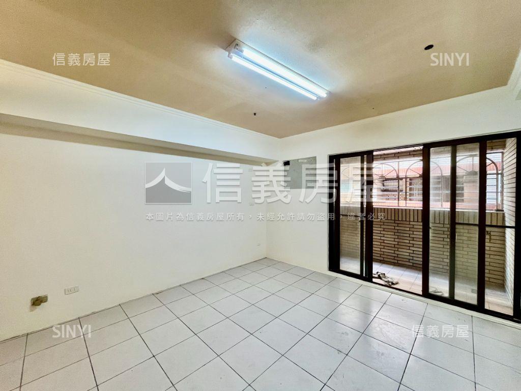 左營Ｒ１５高樓三房車位房屋室內格局與周邊環境