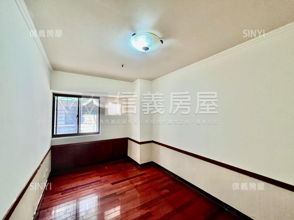 左營Ｒ１５高樓三房車位房屋室內格局與周邊環境