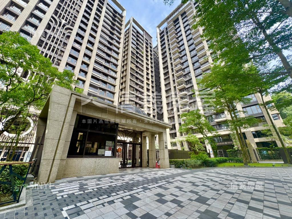 專任合康雲極兩房車位房屋室內格局與周邊環境