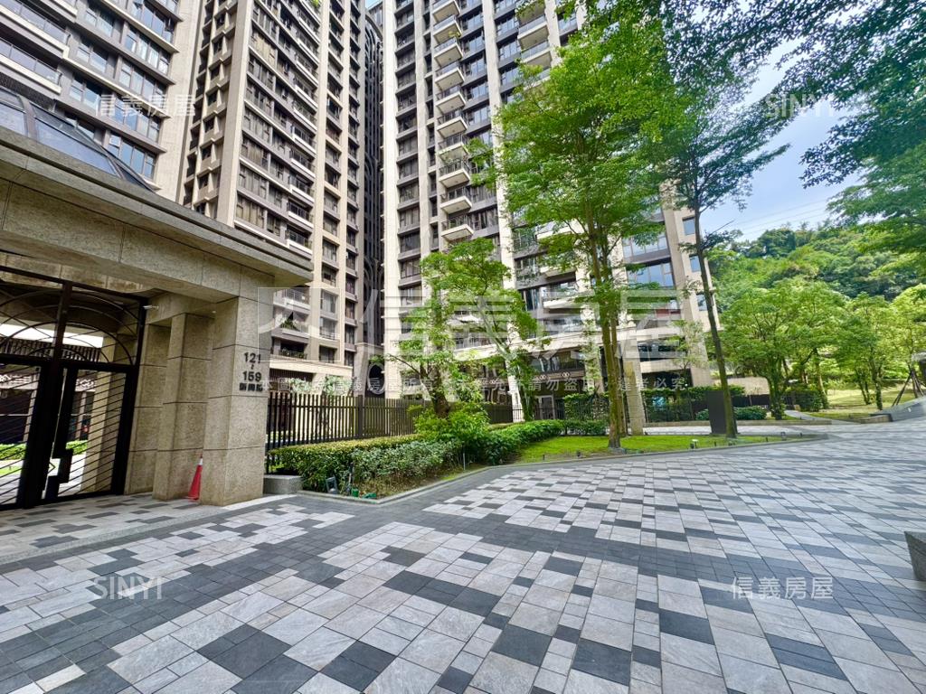 專任合康雲極兩房車位房屋室內格局與周邊環境