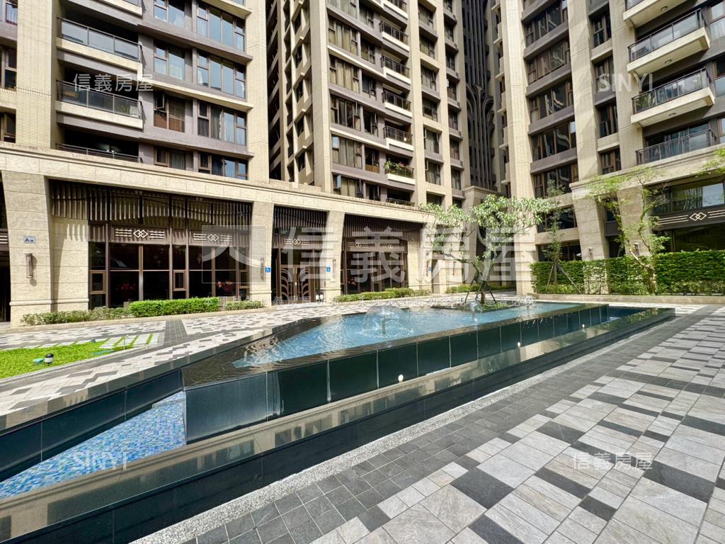 專任合康雲極兩房車位房屋室內格局與周邊環境