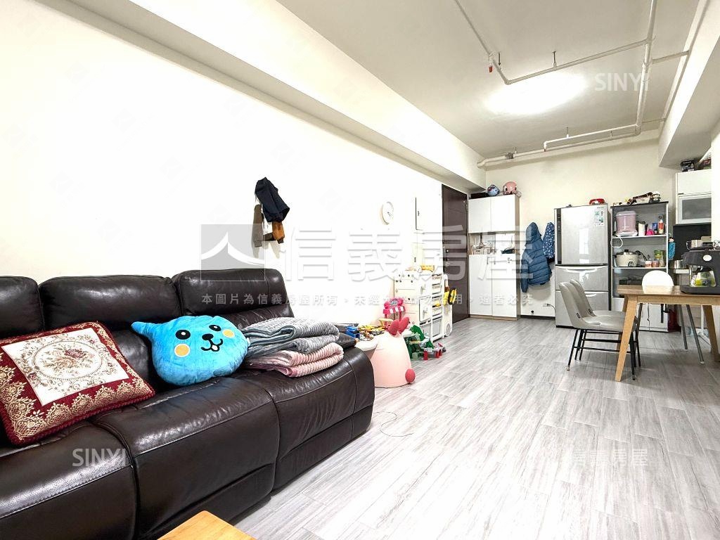 皇龍山見晴｜次頂樓２房房屋室內格局與周邊環境
