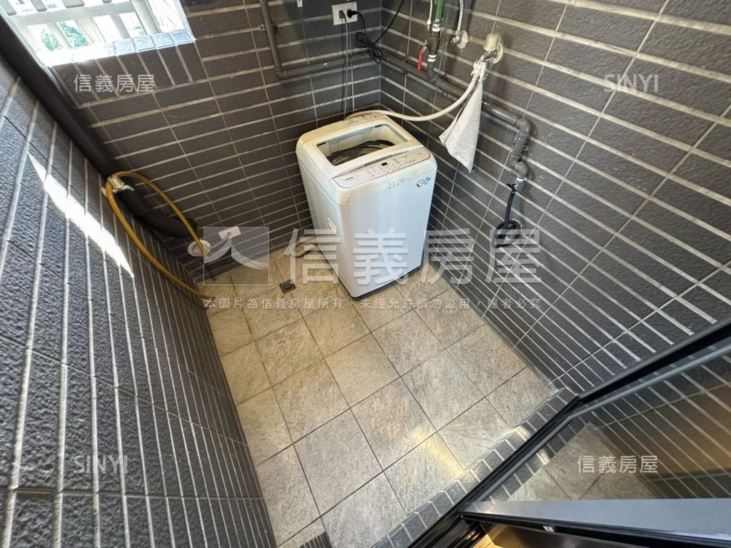 超級花園華麗兩房車位房屋室內格局與周邊環境