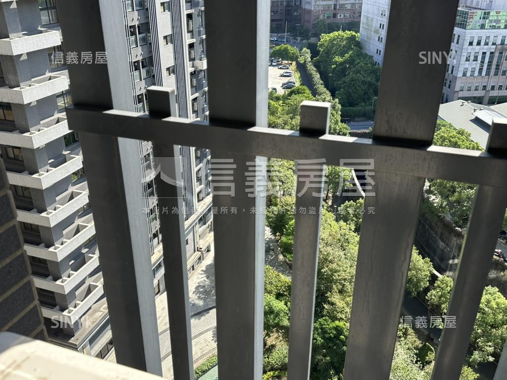 超級花園華麗兩房車位房屋室內格局與周邊環境