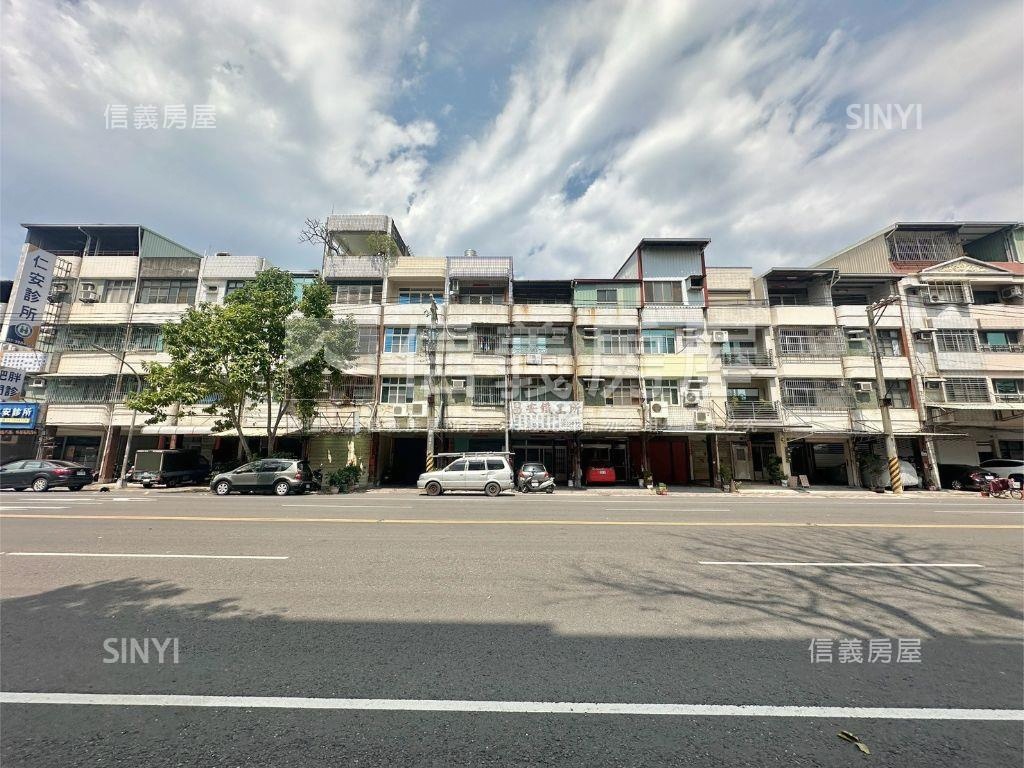 【精選】楠梓成家車庫透天房屋室內格局與周邊環境