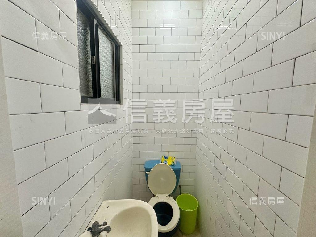 【精選】楠梓成家車庫透天房屋室內格局與周邊環境