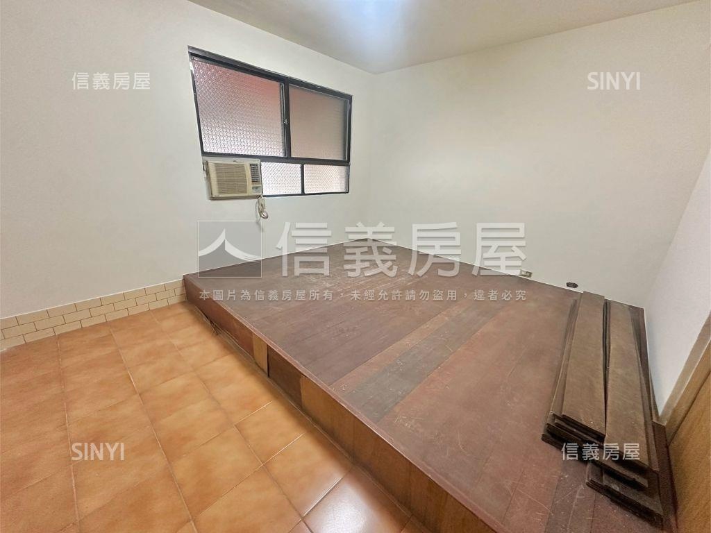 【精選】楠梓成家車庫透天房屋室內格局與周邊環境