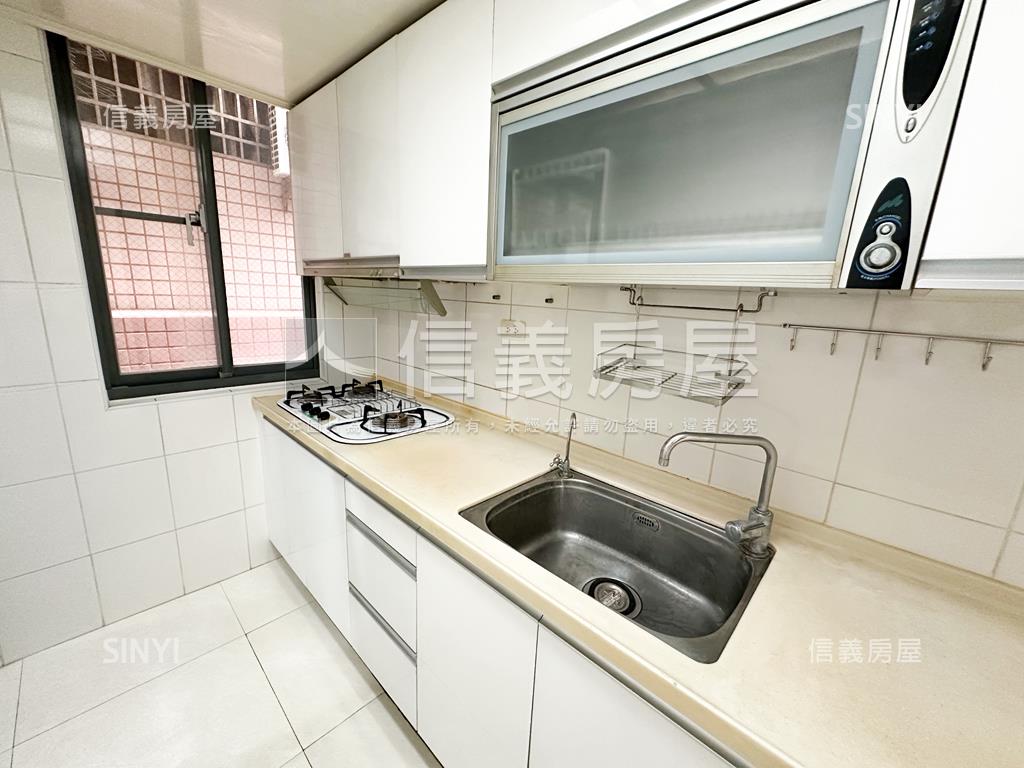 國圖特區採光美三房房屋室內格局與周邊環境