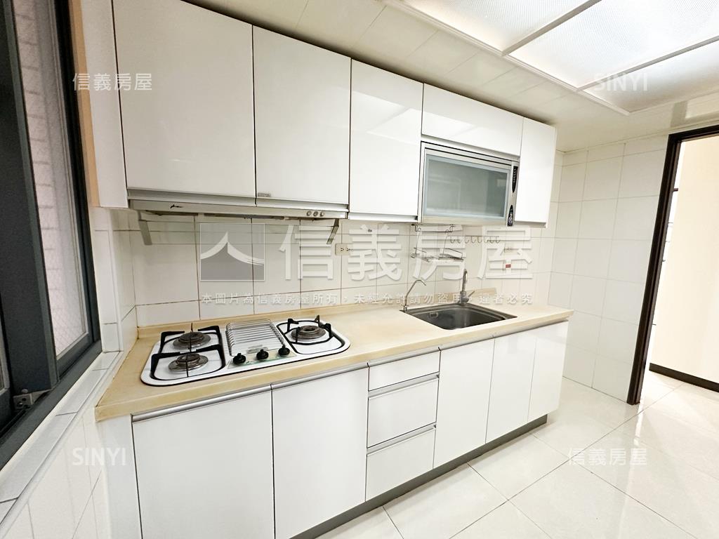 國圖特區採光美三房房屋室內格局與周邊環境