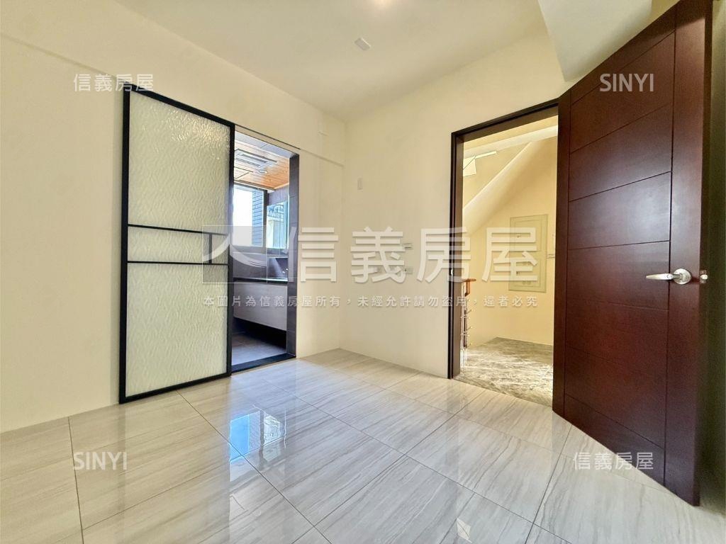 公園旁屋齡新美透天＃２房屋室內格局與周邊環境