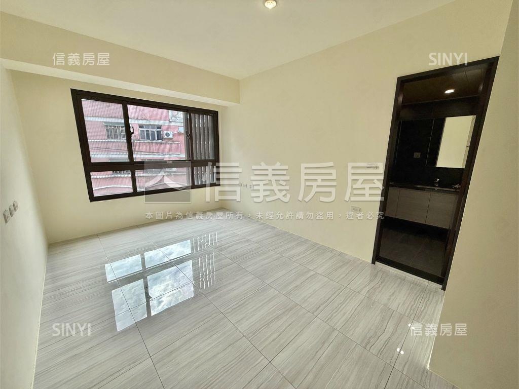 公園旁屋齡新美透天＃２房屋室內格局與周邊環境