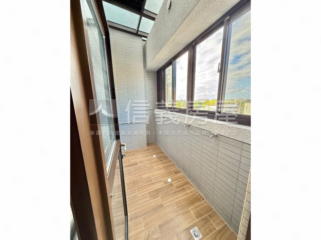 公園旁屋齡新美透天＃２房屋室內格局與周邊環境