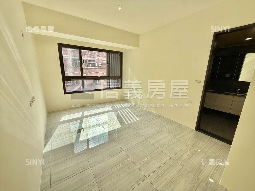 公園旁屋齡新美透天＃２房屋室內格局與周邊環境