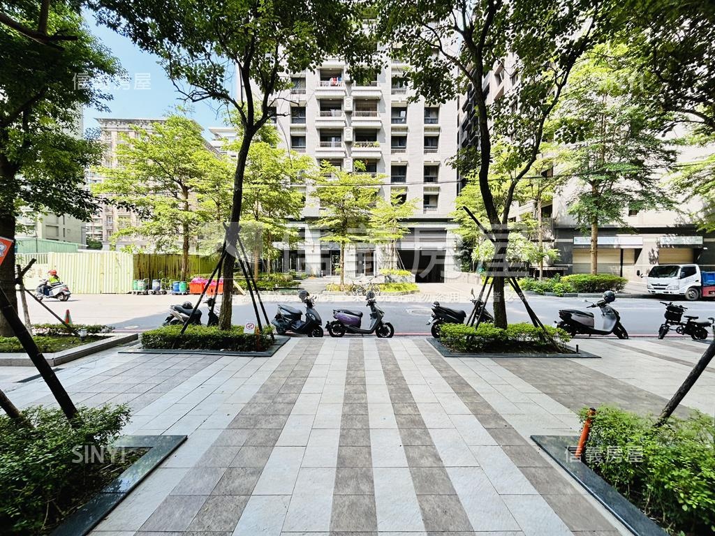 近家樂福柏悅金店面房屋室內格局與周邊環境