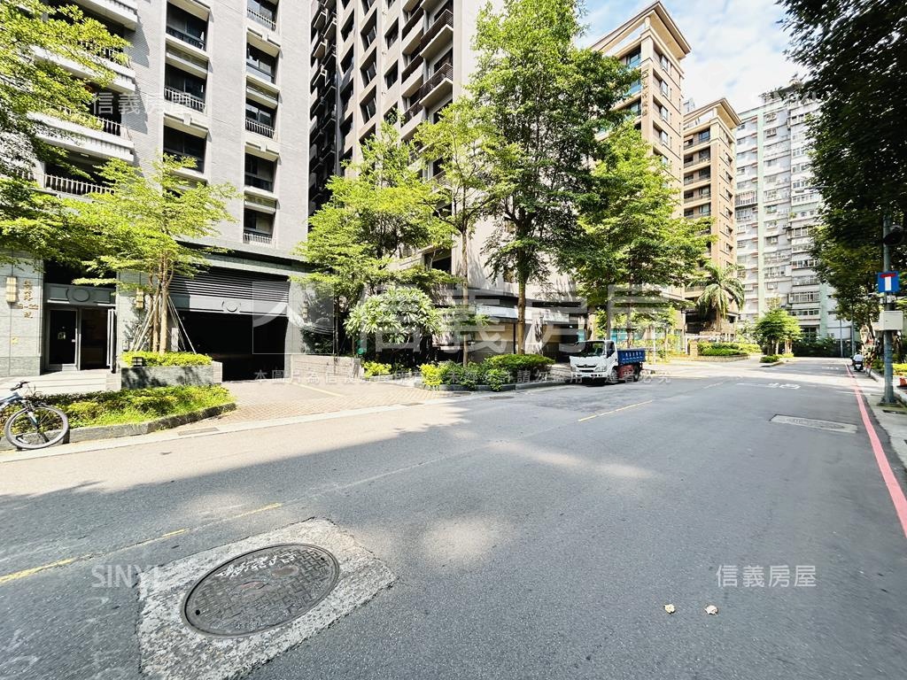 近家樂福柏悅金店面房屋室內格局與周邊環境