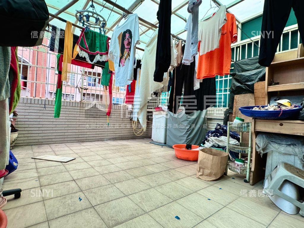 小港稀有釋出學區透天房屋室內格局與周邊環境
