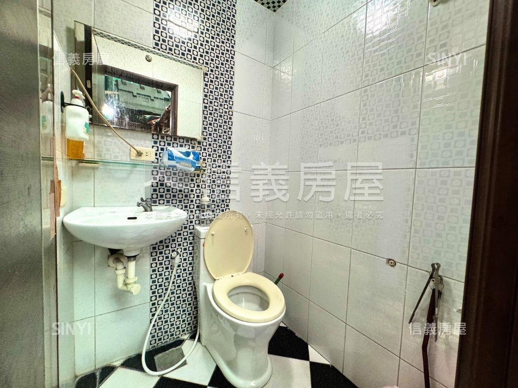 小港稀有釋出學區透天房屋室內格局與周邊環境