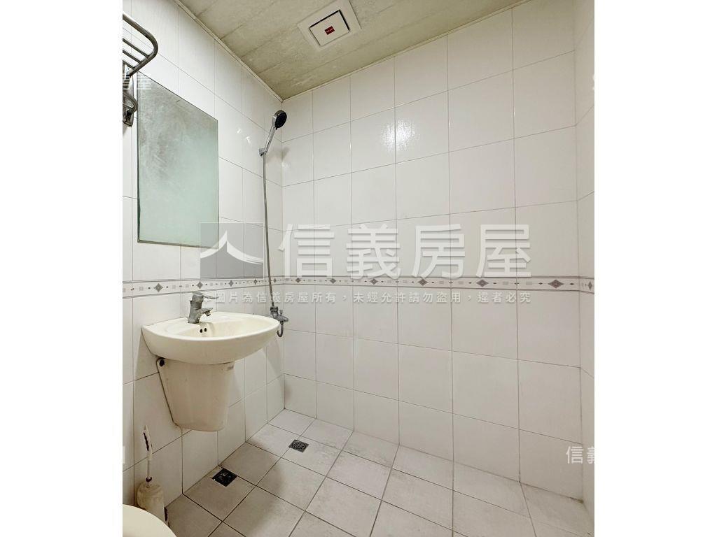 文藻榮總精美樓中樓附平車房屋室內格局與周邊環境