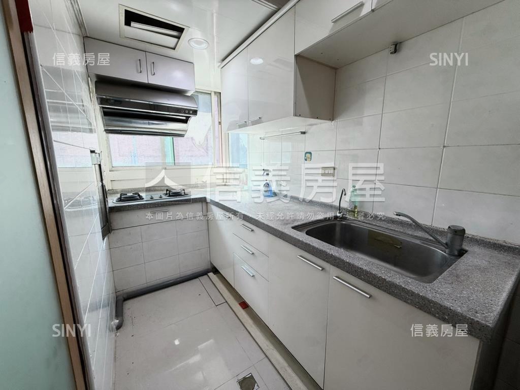 吉生廣場三房車位房屋室內格局與周邊環境