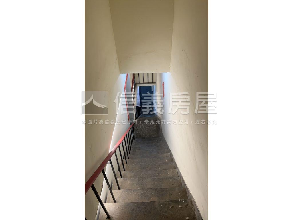 中興北【透天廠房】免整理房屋室內格局與周邊環境