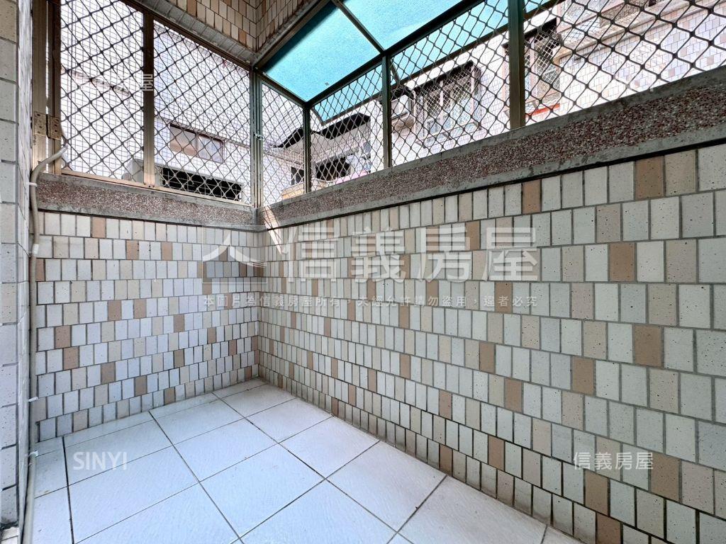 近捷運超美四房平車房屋室內格局與周邊環境