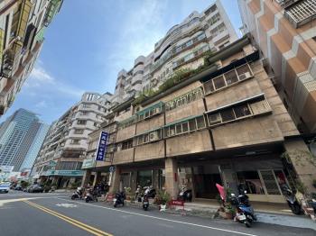 俗！近新光三越１－３樓店