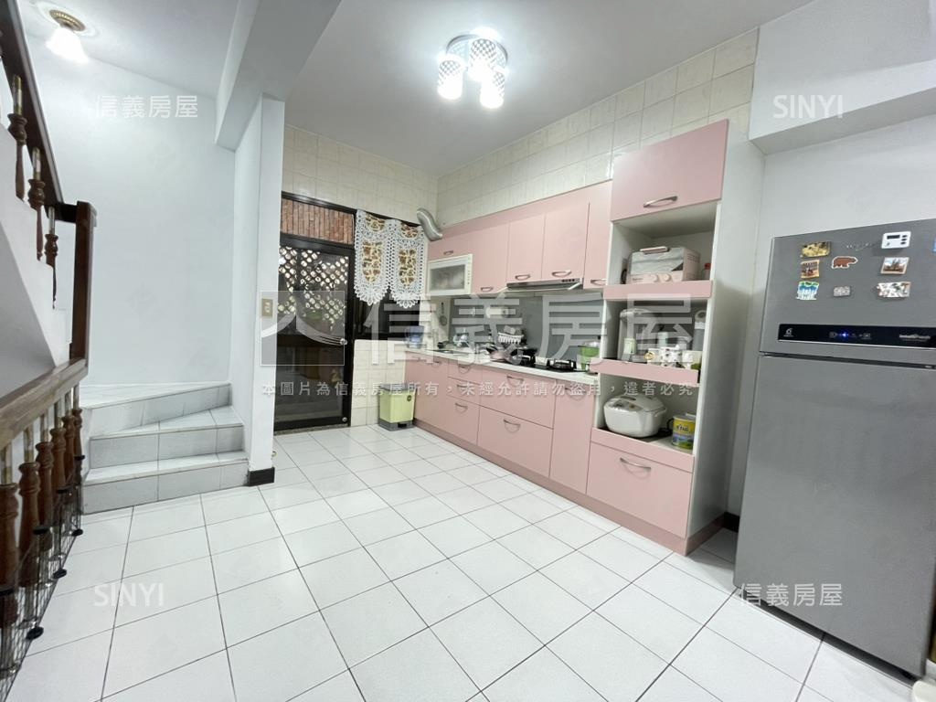 近獅甲捷運正三樓騎樓店住房屋室內格局與周邊環境