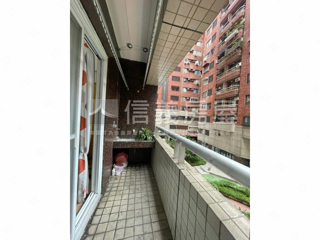 近獅甲捷運正三樓騎樓店住房屋室內格局與周邊環境