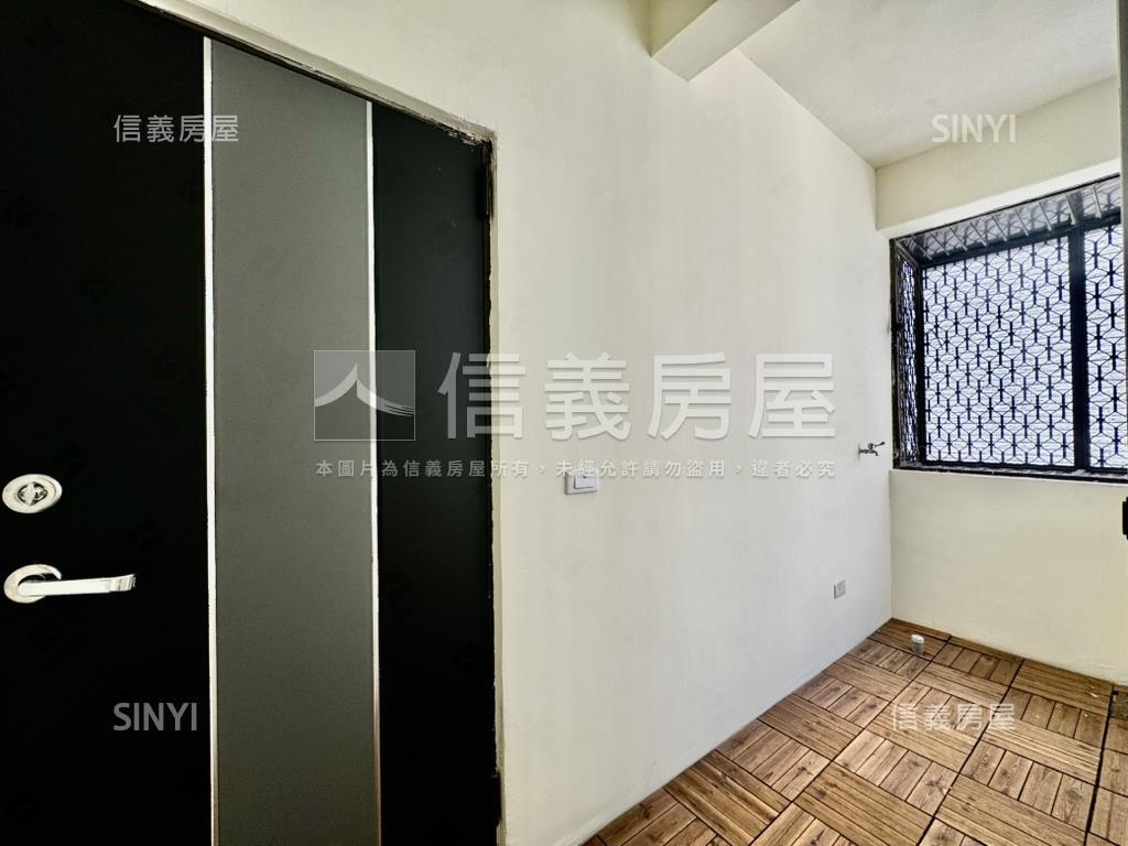 走出家門對面輕軌站大四房房屋室內格局與周邊環境
