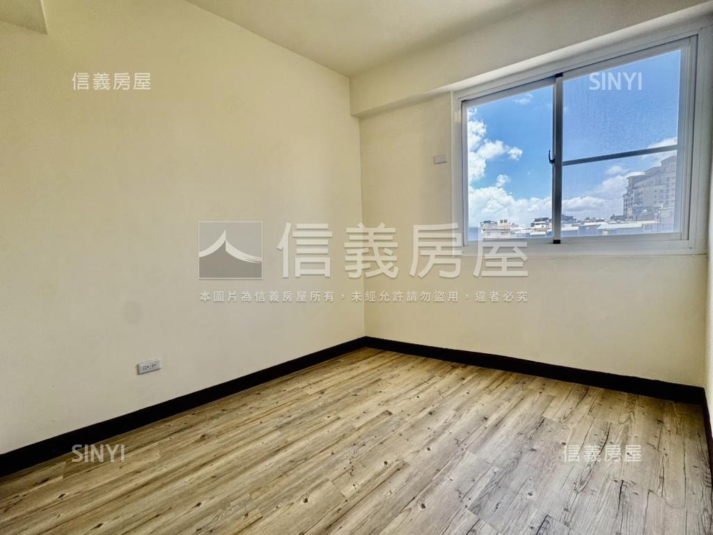 走出家門對面輕軌站大四房房屋室內格局與周邊環境