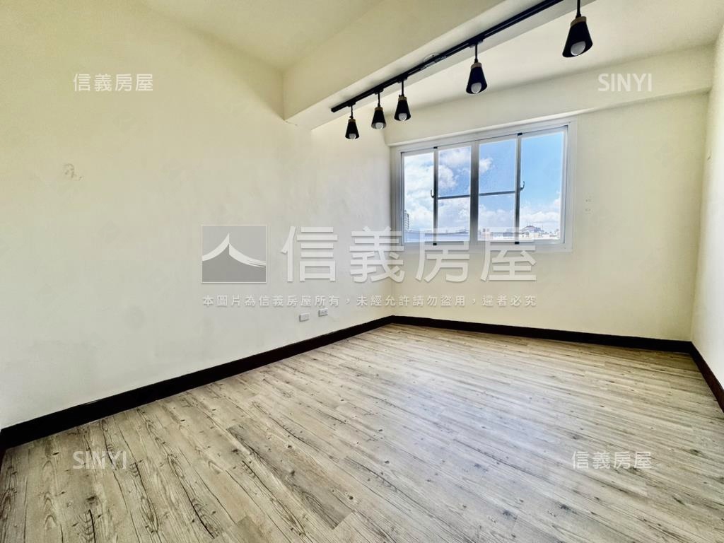 走出家門對面輕軌站大四房房屋室內格局與周邊環境