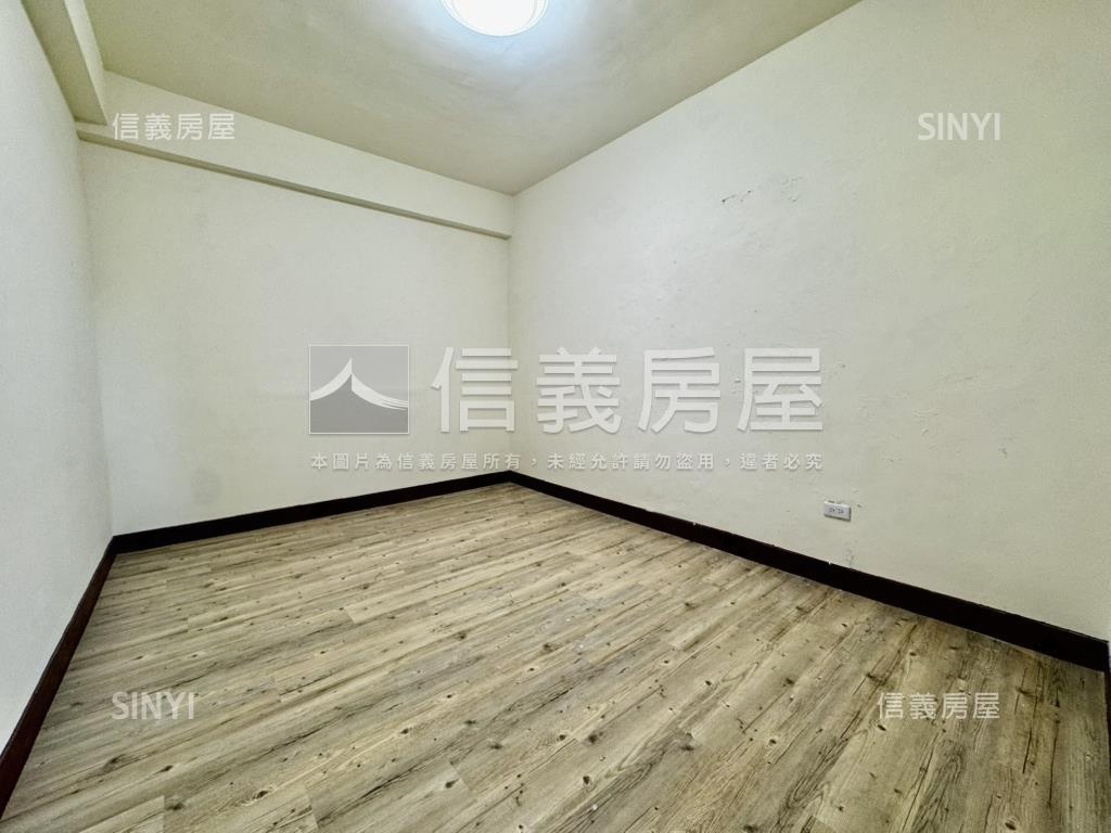 走出家門對面輕軌站大四房房屋室內格局與周邊環境