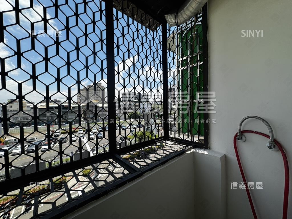 走出家門對面輕軌站大四房房屋室內格局與周邊環境