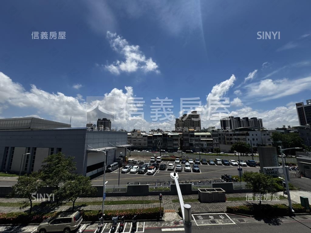 走出家門對面輕軌站大四房房屋室內格局與周邊環境