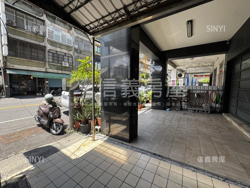 走出家門對面輕軌站大四房房屋室內格局與周邊環境