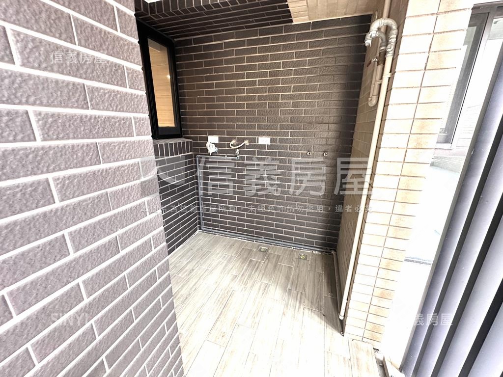 喜歡露臺的您～這間必看房屋室內格局與周邊環境