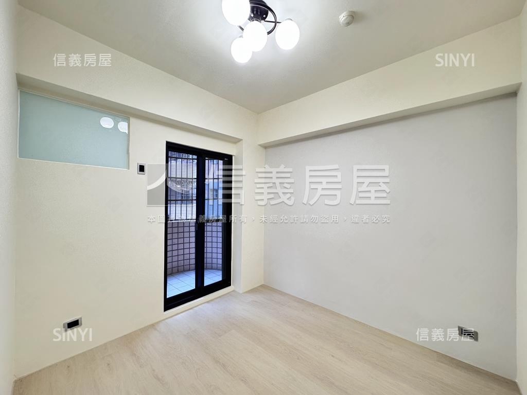 冠軍挑高魔術空間房屋室內格局與周邊環境