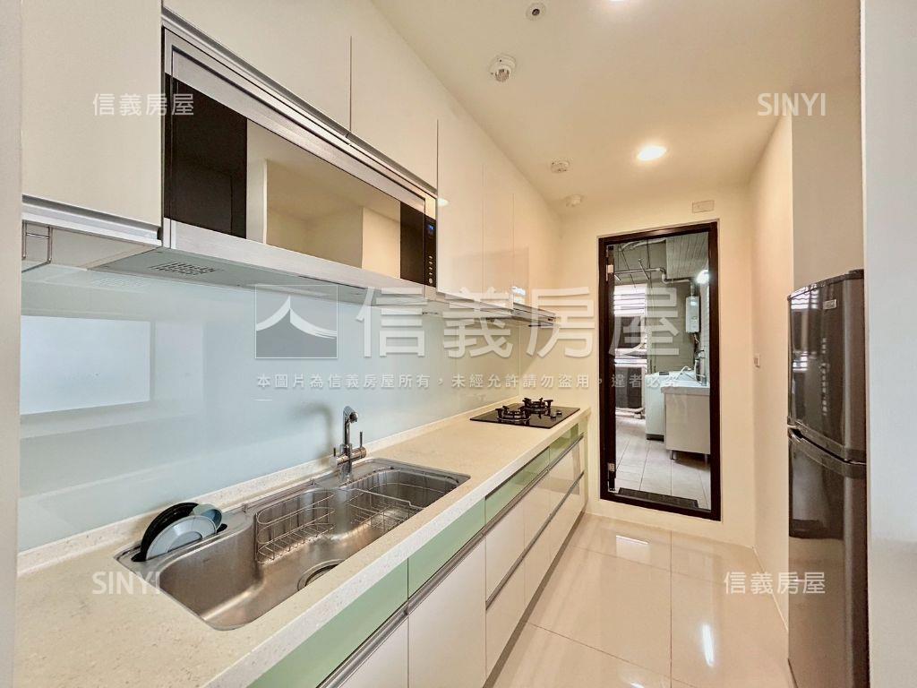 近巨城雙車位質感景觀戶房屋室內格局與周邊環境