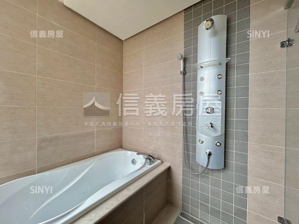 近巨城雙車位質感景觀戶房屋室內格局與周邊環境