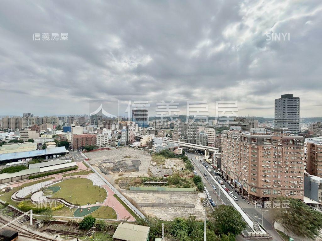 近巨城雙車位質感景觀戶房屋室內格局與周邊環境