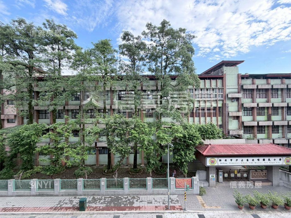 稀有大坪數低總價邊間公寓房屋室內格局與周邊環境