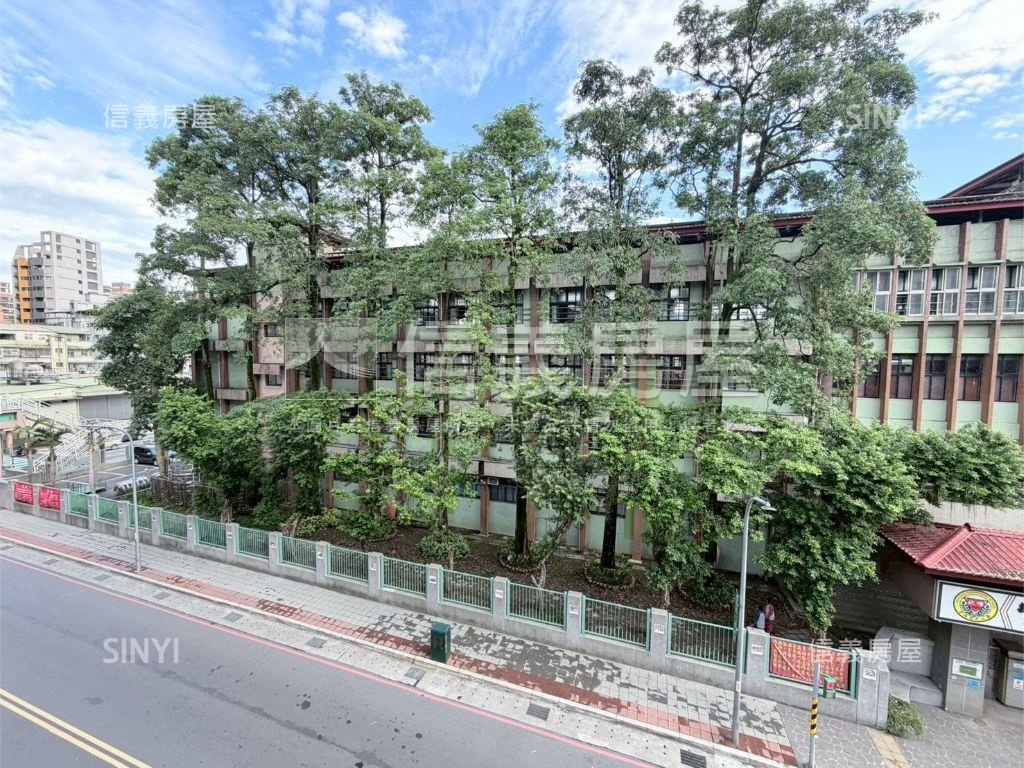 稀有大坪數低總價邊間公寓房屋室內格局與周邊環境