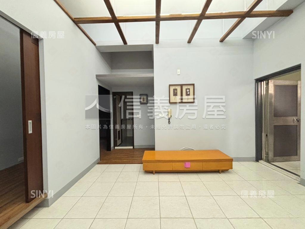 ★近洲際免整理三房車位★房屋室內格局與周邊環境