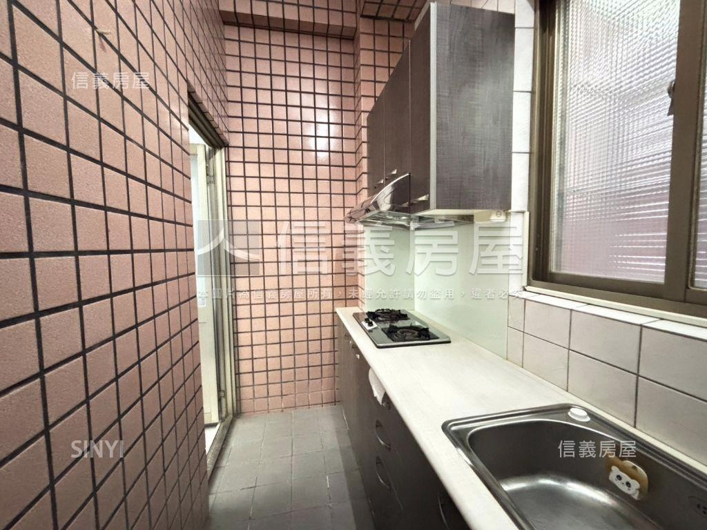 ★近洲際免整理三房車位★房屋室內格局與周邊環境