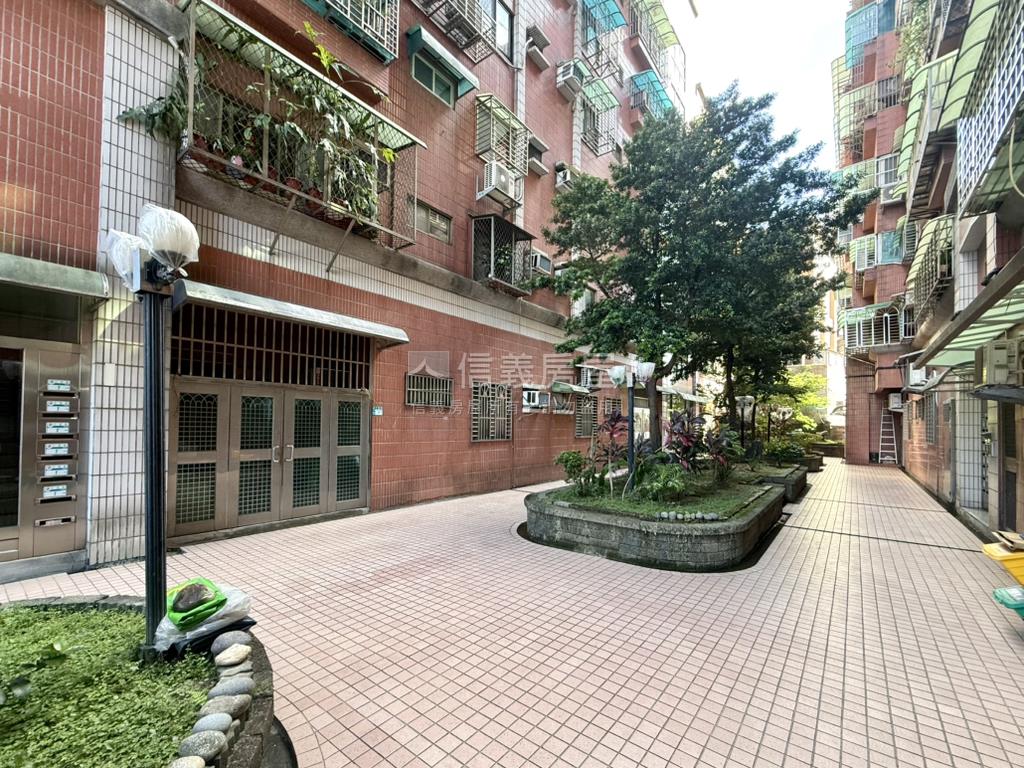 土城低總美妝方正機能三房房屋室內格局與周邊環境